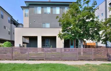 Main picture of 1893 Vine St
