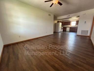 Main picture of 330 E 4th St