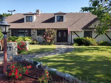 Main picture of 667 Raymond Ave