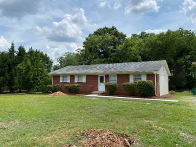 Main picture of 103 Pinetree Dr