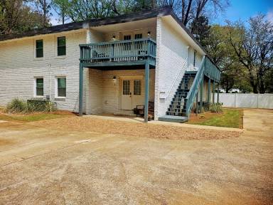 Main picture of 606 Court St S