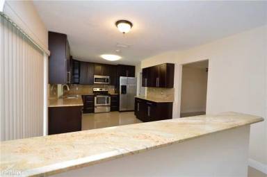 Main picture of 8592 NW 7th St