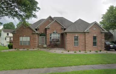 Main picture of 402 Willow Creek Dr