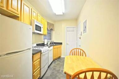 Main picture of 443 E 78th St