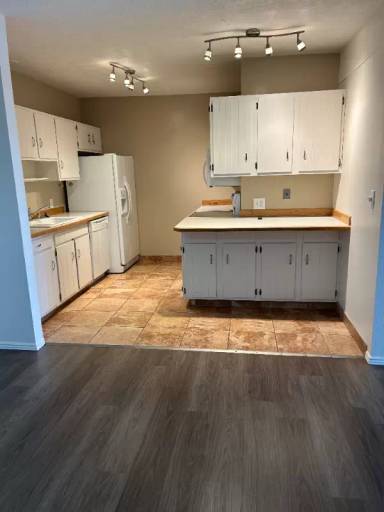 Main picture of 300 14th Ave S