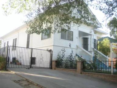 Main picture of 235 N 6th St