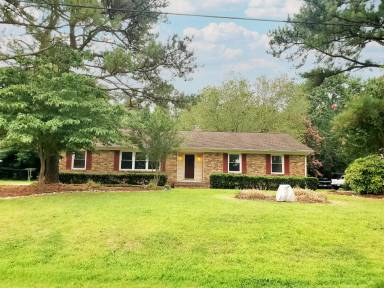 Main picture of 1704 Somers Dr