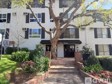 Main picture of 1222 N Olive Dr