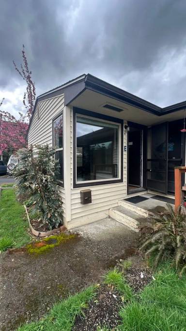 Main picture of 5120 SE Clinton St