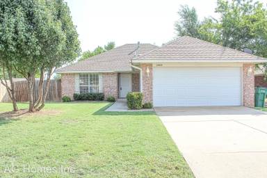 Main picture of 11404 Glade Ave