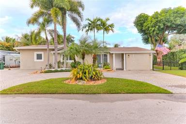 Main picture of 1701 SW 28th Way
