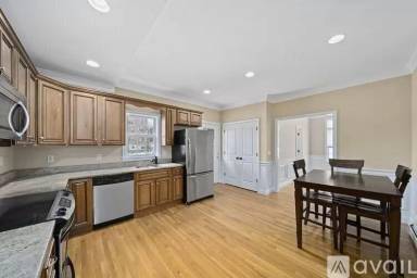 Main picture of 34 Blanchard St