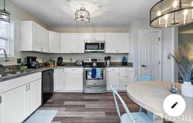 Main picture of 404 E Pine Ridge Dr
