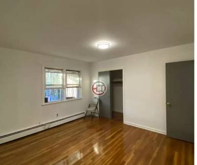 Main picture of 2817 Roebling Ave