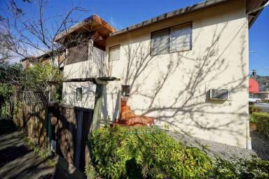Main picture of 404 1st St
