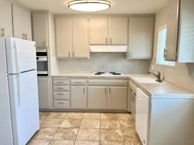 Main picture of 5981 Lake Crest Way