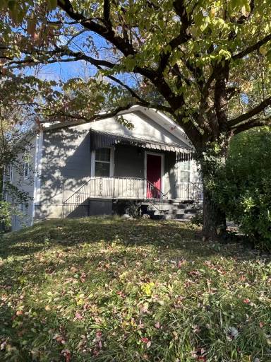 Main picture of 2400 Bird St