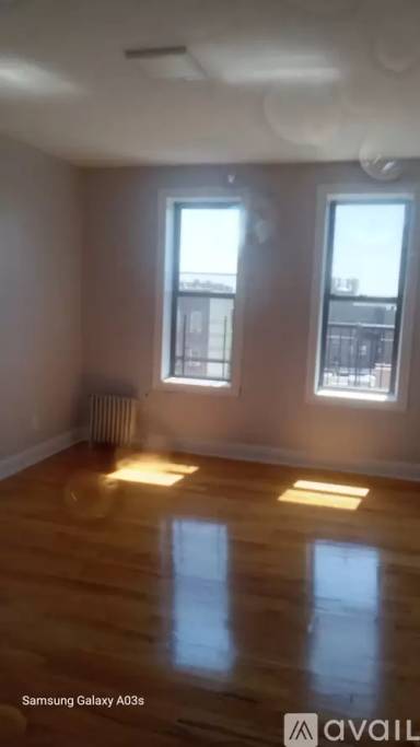 Main picture of 520 W 179th St