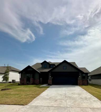 Main picture of 9505 E 131st Pl S