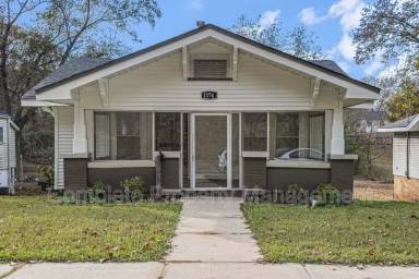 Main picture of 1174 Birmingham St
