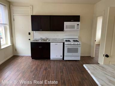 Main picture of 2034 W Webster Ave