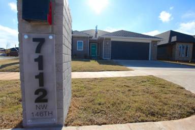 Main picture of 7112 NW 146 St