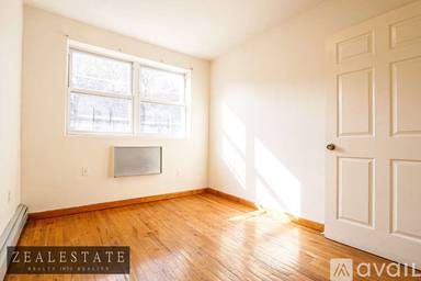 Main picture of 192 Monroe St