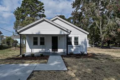 Main picture of 2207 S Gardner St