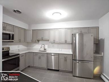 Main picture of 6021 N Winthrop Ave