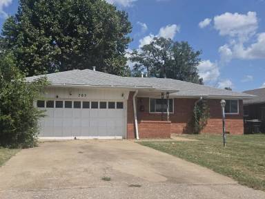 Main picture of 705 E Carroll Ln