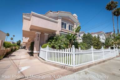 Main picture of 2615 Vanderbilt Ln