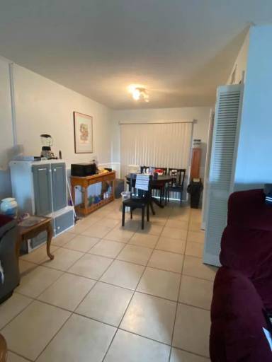 Main picture of 4403 Lakeside Dr