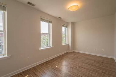 Main picture of 611 Otis Pl NW