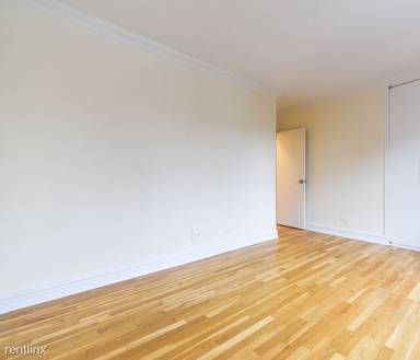 Main picture of 301 W 13th St