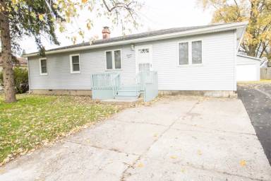 Main picture of 1412 W 61st Pl