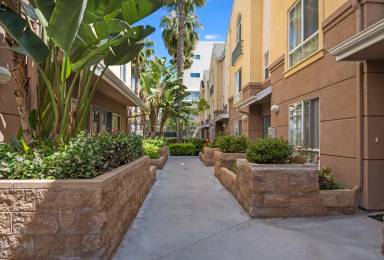 Main picture of 5443 Carlton Way