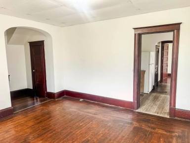 Main picture of 521 N Lott Blvd