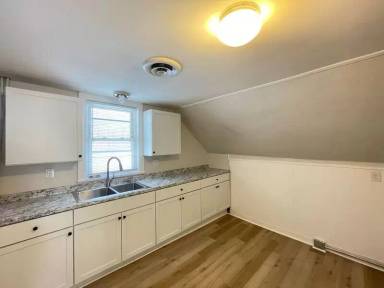 Main picture of 98 Main St