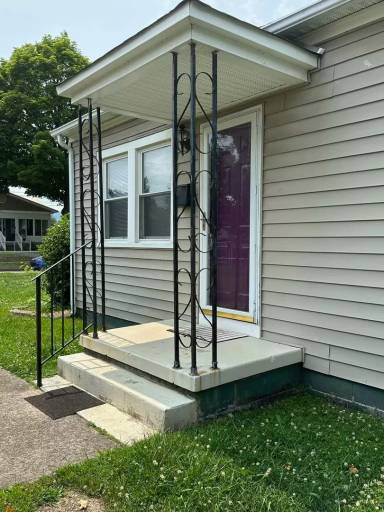 Main picture of 1528 Redwood Dr