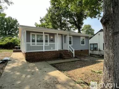Main picture of 908 S Josephine Boyd St
