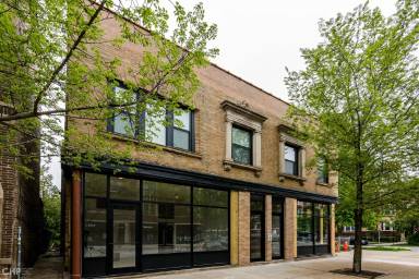 Main picture of 1923 W Montrose Ave