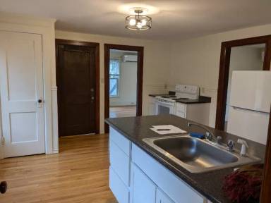 Main picture of 85 Beech St