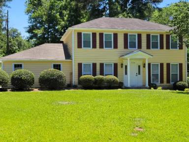 Main picture of 1 Springdale Woods Dr