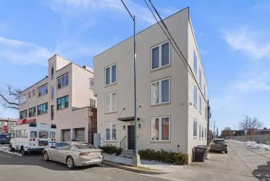 Main picture of 725 20th St NE