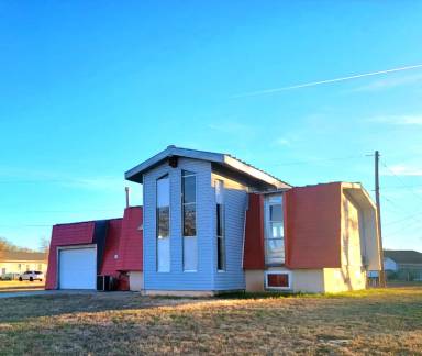 Main picture of 807 W Summey St