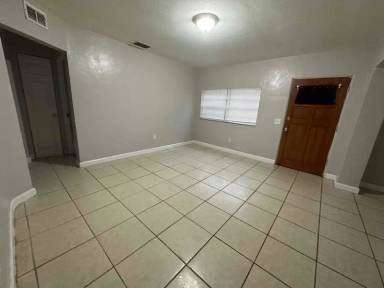 Main picture of 1605 E Maple Ave