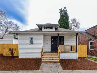 Main picture of 824 SE Tacoma St