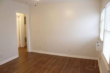 Main picture of 2825 W Woodlawn Ave
