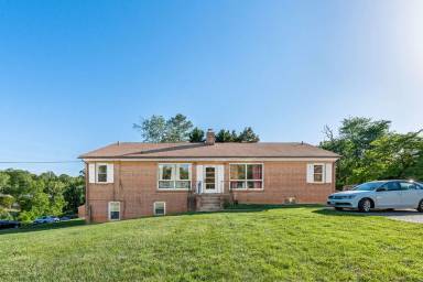 Main picture of 4801 Boonsboro Rd
