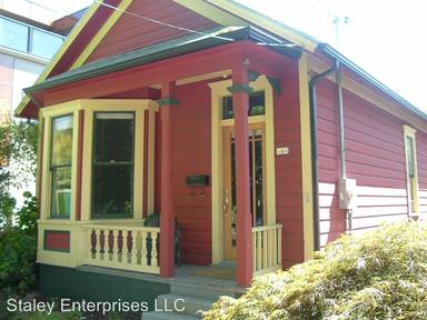 Main picture of 444 NE Brazee St